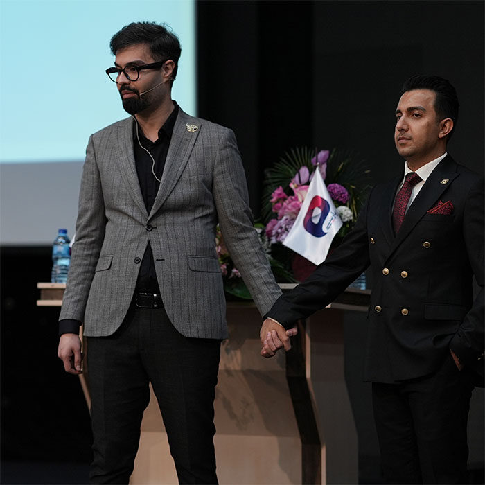 دکتر ماکان آریا پارسا جوان خوش فکر ایرانی