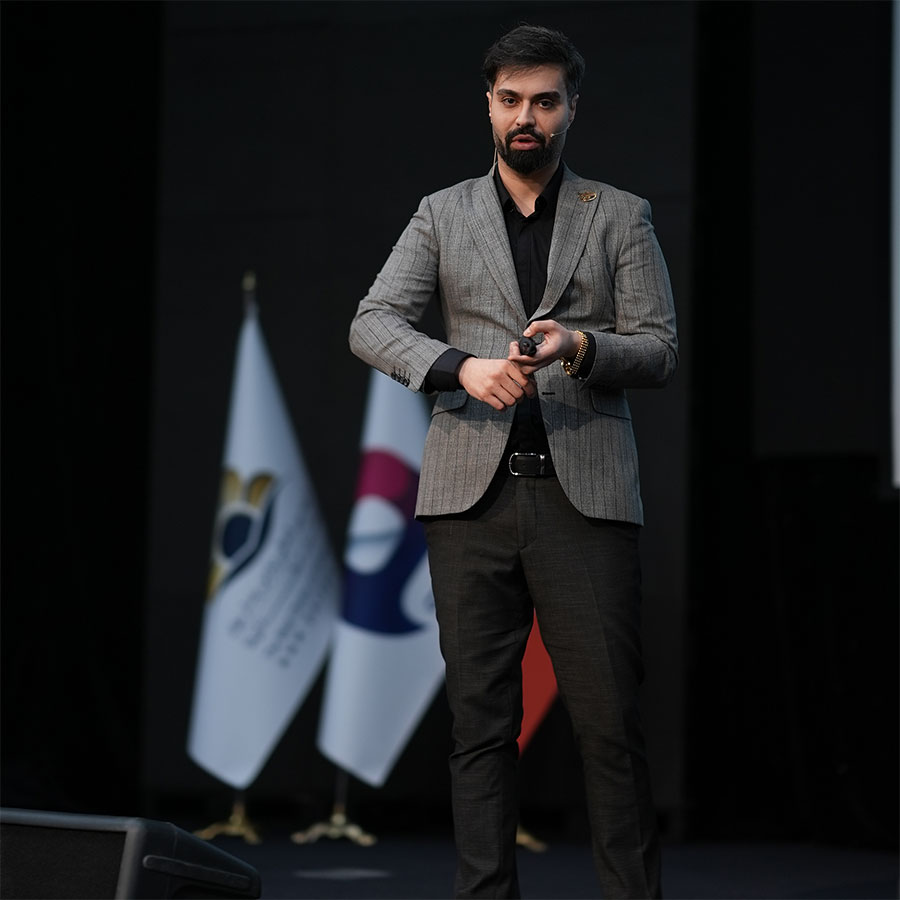 ماکان آریا پارسا در همایش