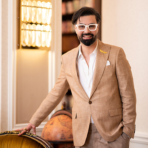 دکتر ماکان آریا پارسا، طراحی لباس