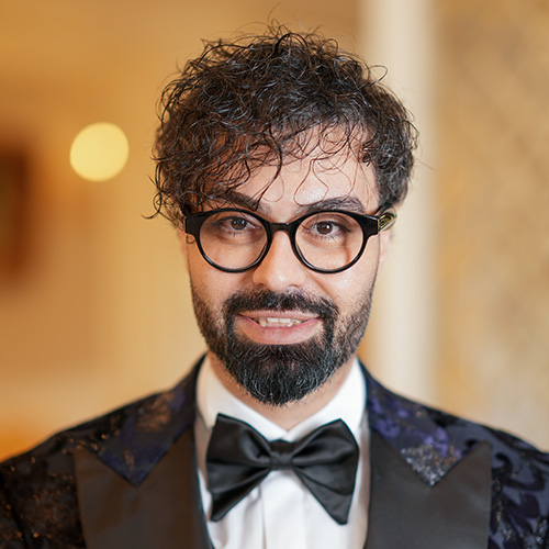 دکتر ماکان آریا پارسا، طراحی لباس