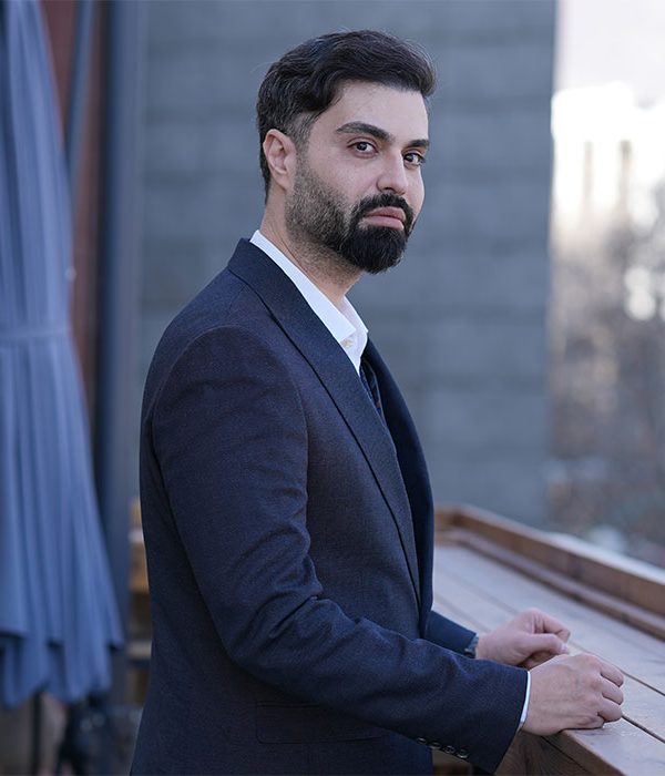 دکتر ماکان آریاپارسا