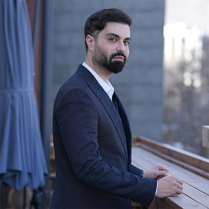 دکتر ماکان آریاپارسا