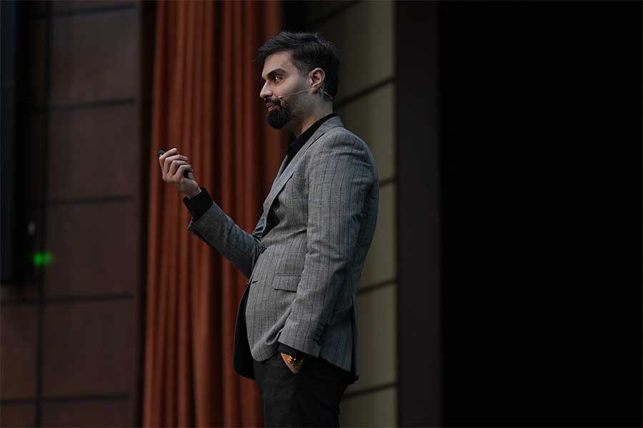 فواید نوشتن با دست مخالف از نظر ماکان آریا پارسا