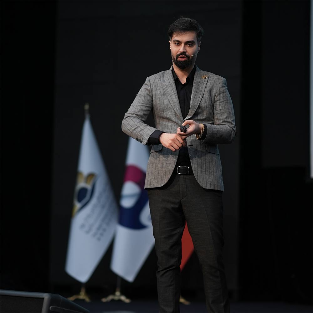 ماکان آریا پارسا در همایش