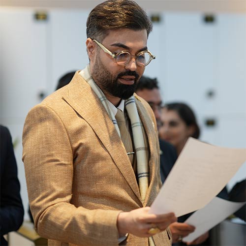 ماکان آریا پارسا در شعبه پارس