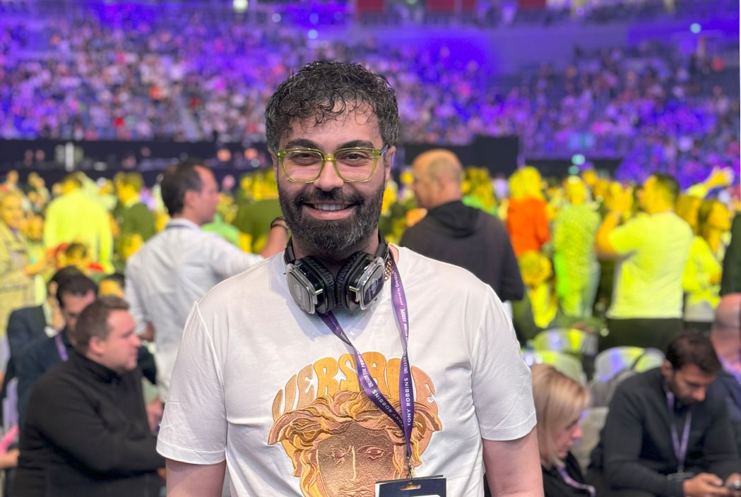 ماکان آریا پارسا در همایش تونی رابینز