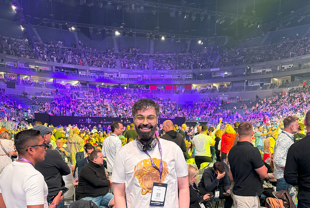 ماکان آریا پارسا در همایش آنتونی رابینز